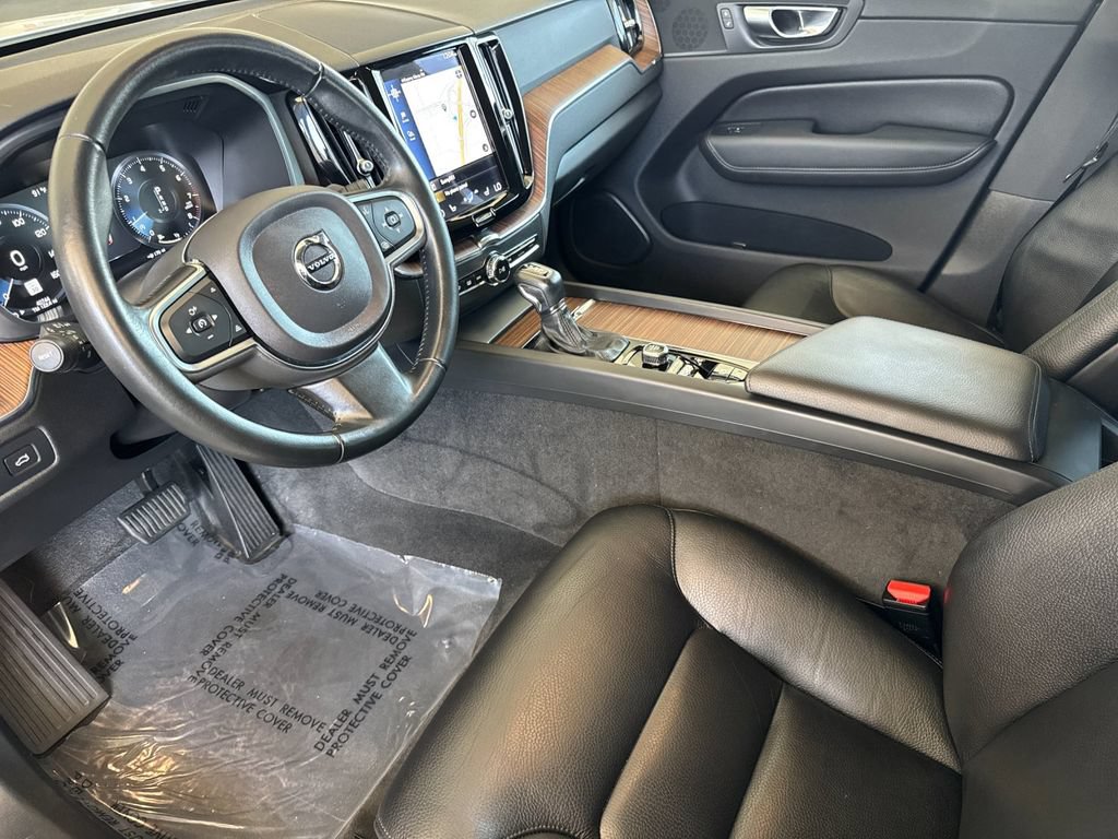 Used 2021 Volvo XC60 T5 Momentum w/ Premium Package AWD/4WD image 9