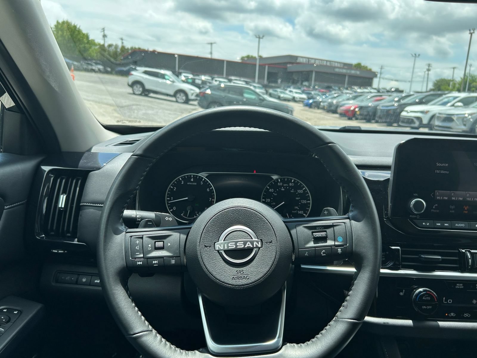 Used 2025 Nissan Pathfinder SV FWD image 31
