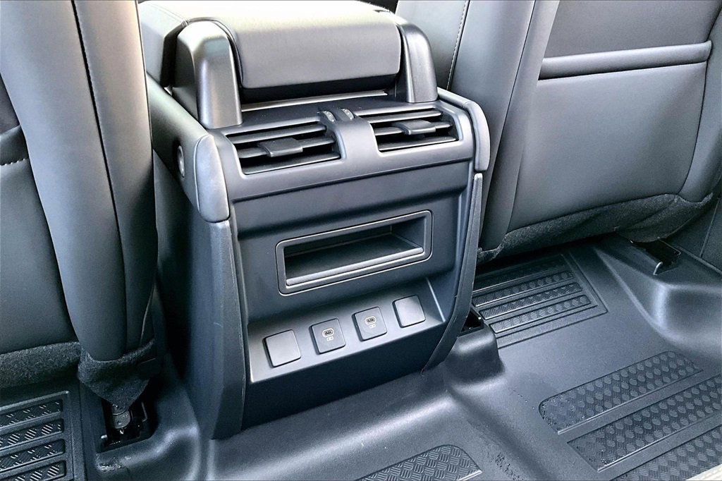 Used 2025 Land Rover Defender 110 S image 10