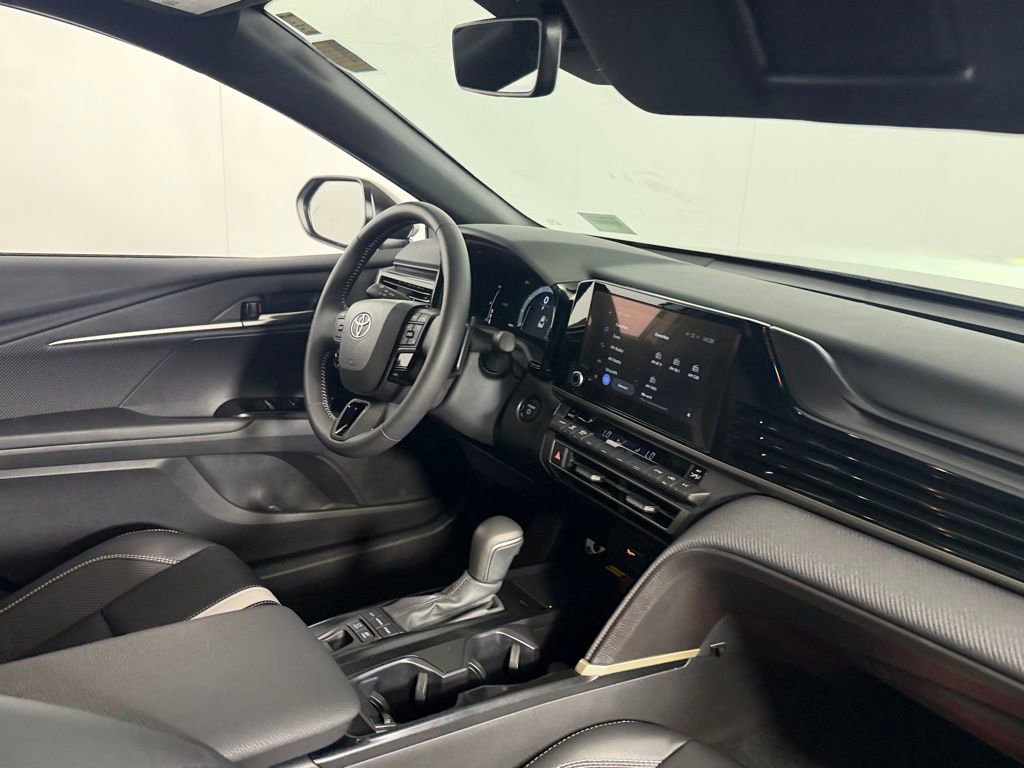 Used 2025 Toyota Camry SE w/ Convenience Package FWD image 32