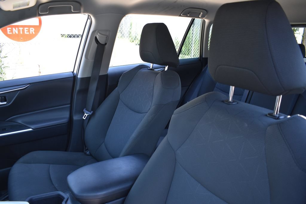 Used 2025 Toyota RAV4 XLE FWD image 8