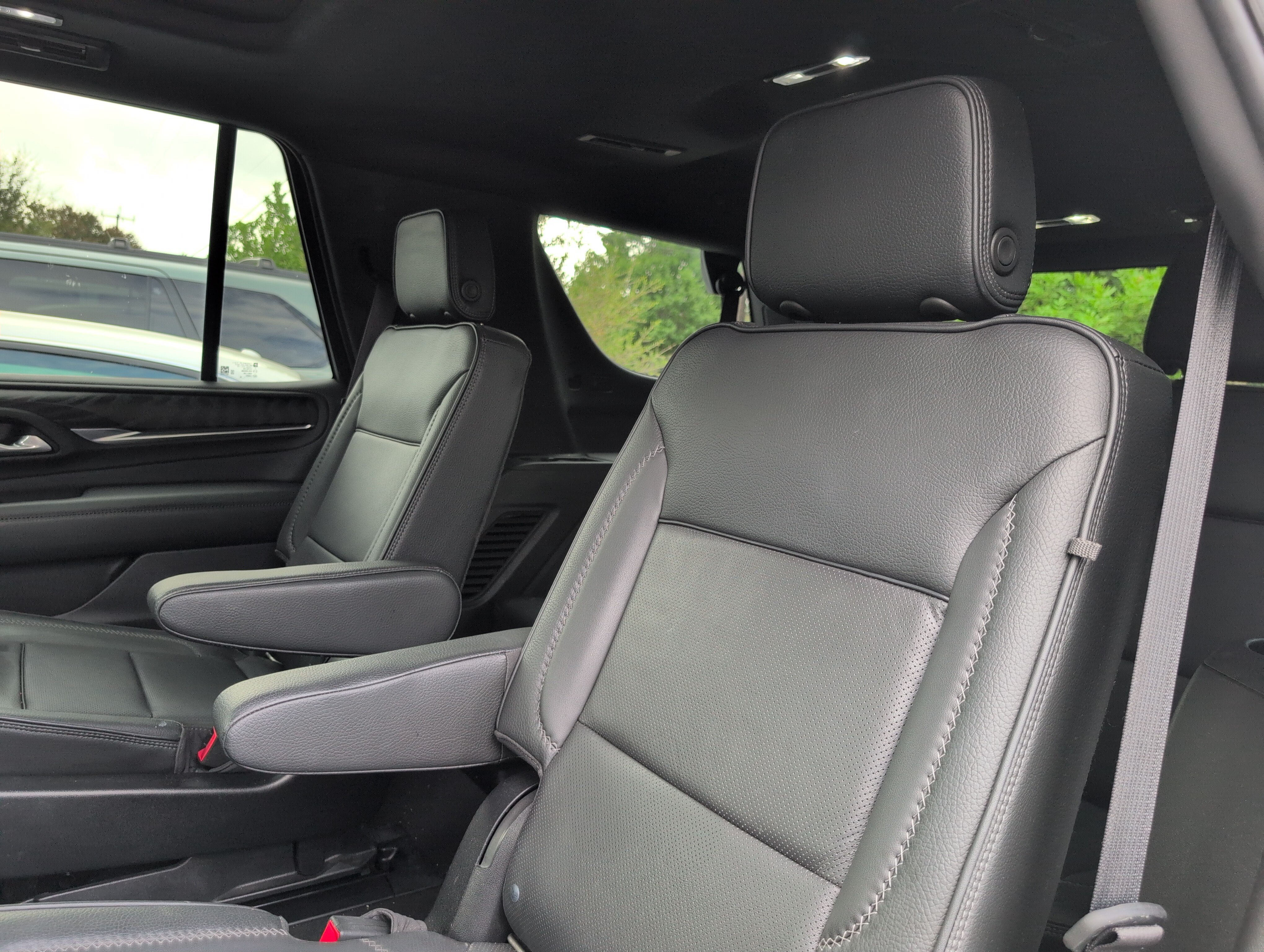 Used 2022 GMC Yukon Denali AWD/4WD image 9