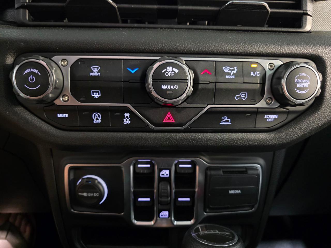 Used 2025 Jeep Gladiator Sport image 38