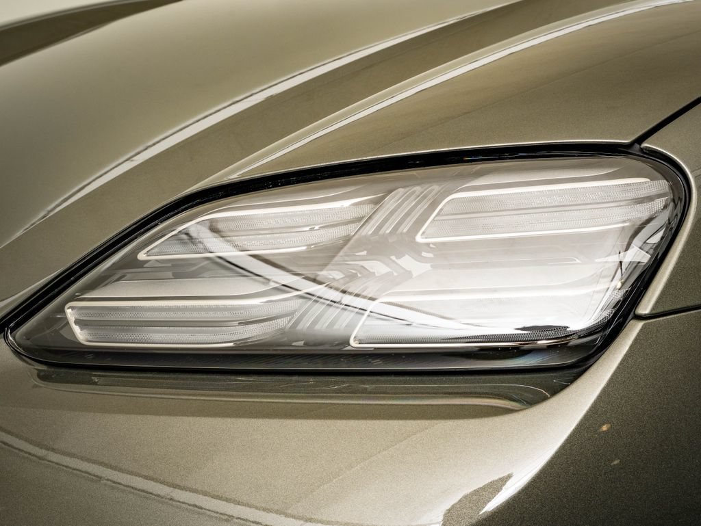 New 2026 Porsche Macan 4 Electric AWD/4WD image 14