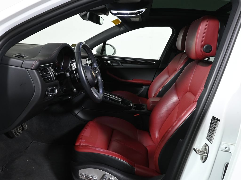 Used 2024 Porsche Macan AWD/4WD image 5