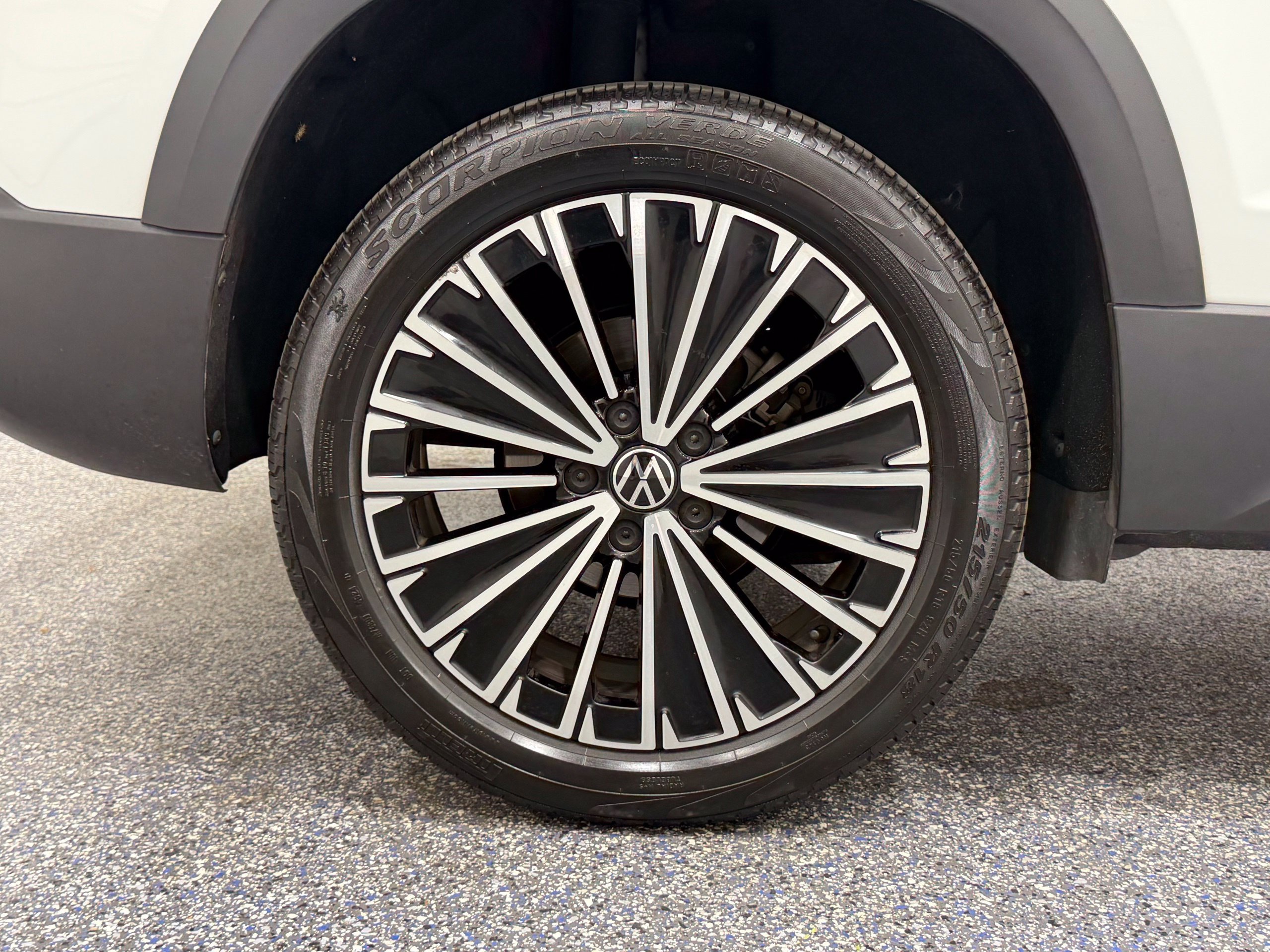 Certified 2025 Volkswagen Taos SE FWD image 13