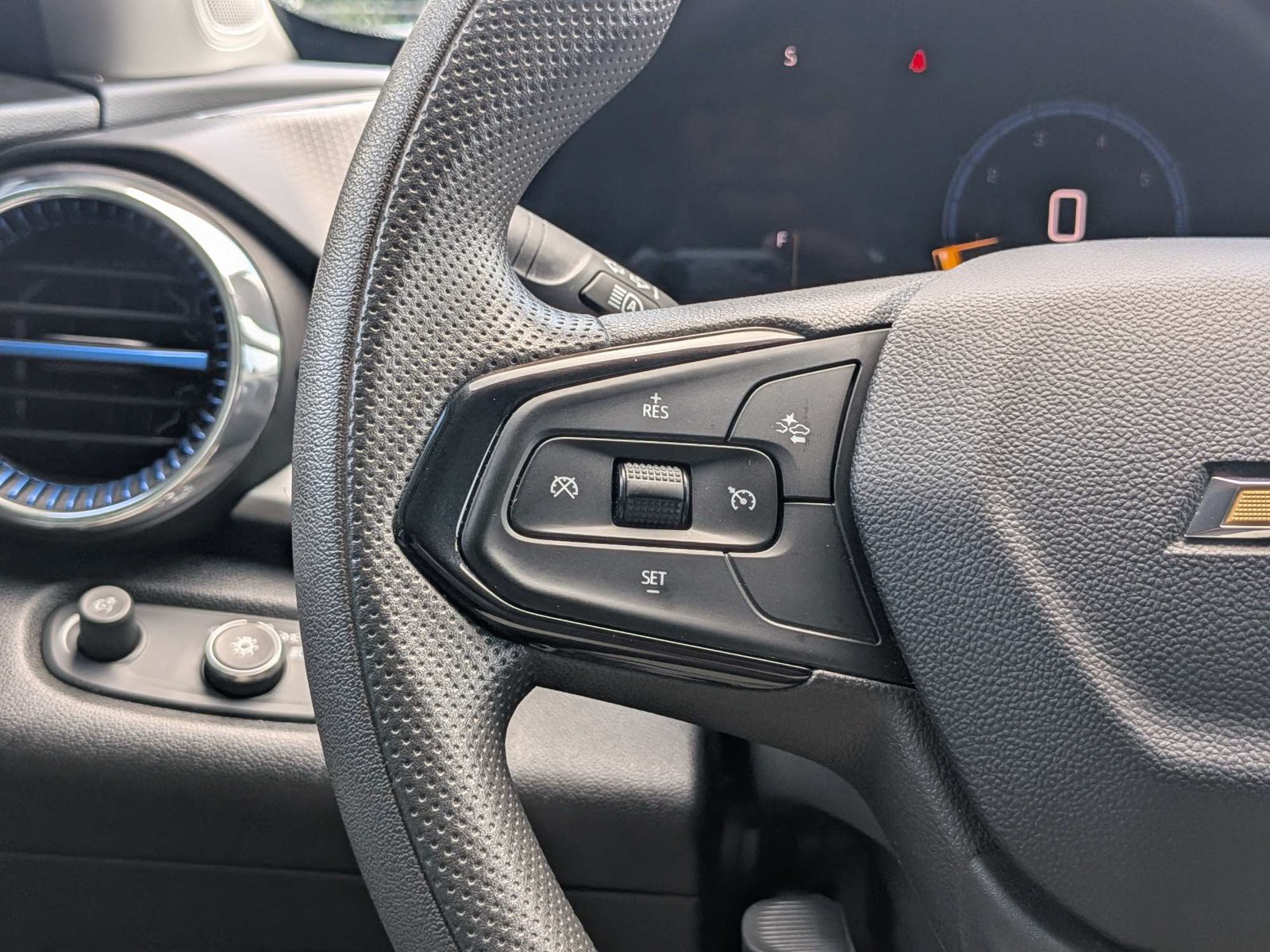 Used 2025 Chevrolet Trax LT FWD image 23
