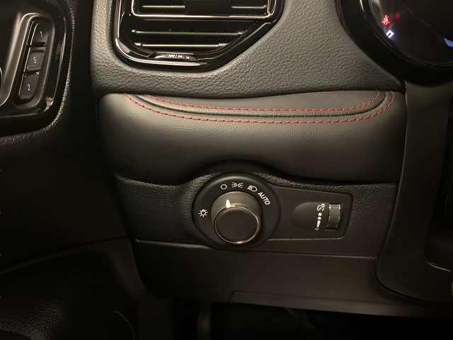 Used 2025 Dodge Durango GT AWD/4WD image 17