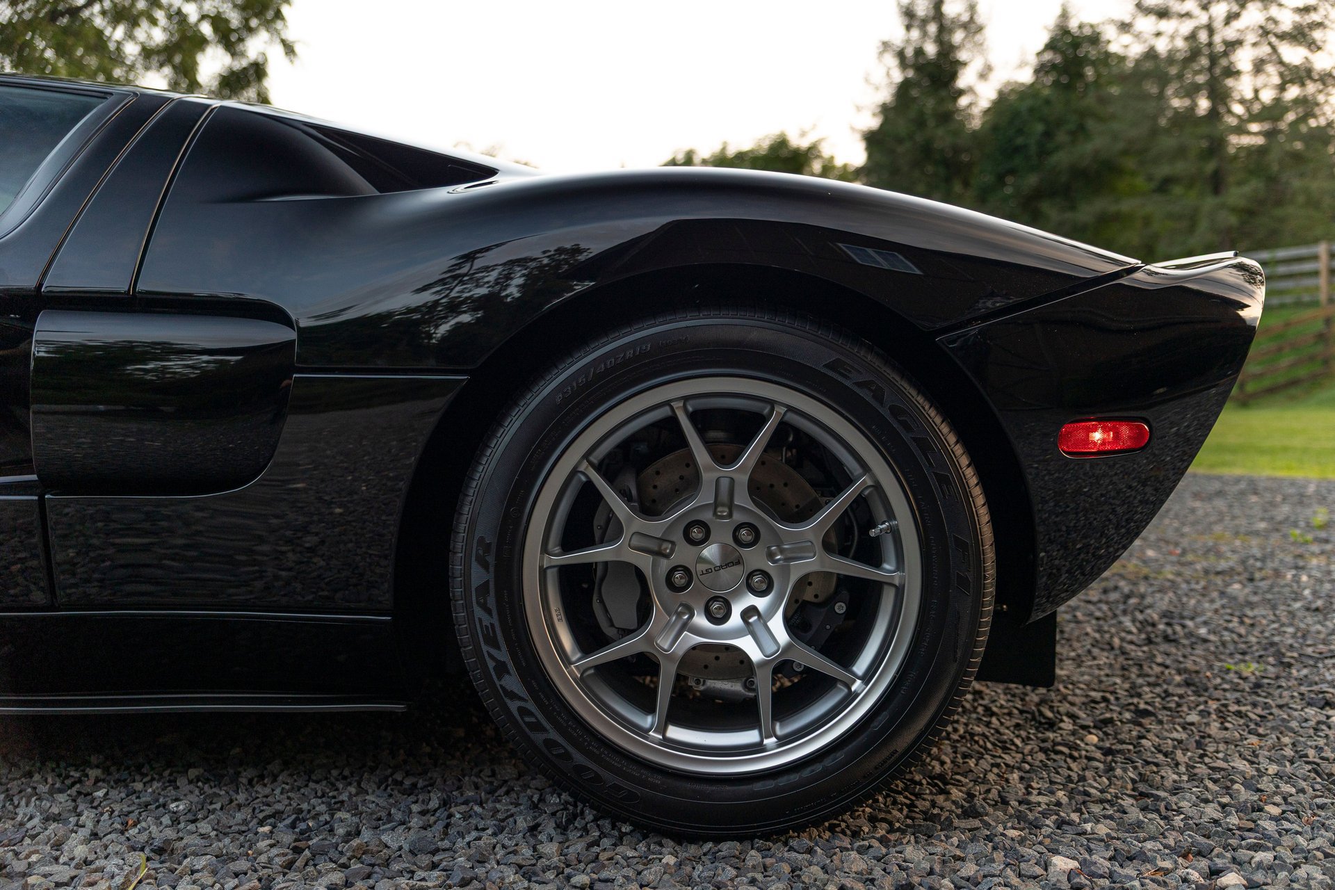 Used 2006 Ford GT RWD image 27