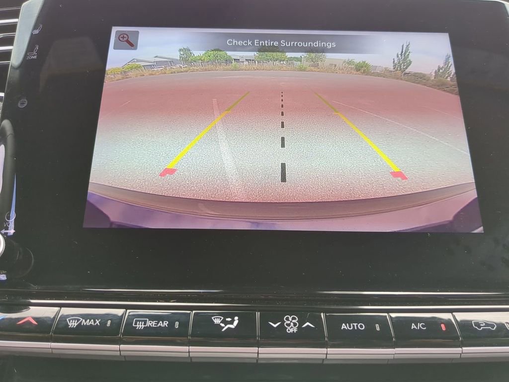 Used 2023 Jeep Wagoneer L Series III w/ Preferred Equipment Group image 18