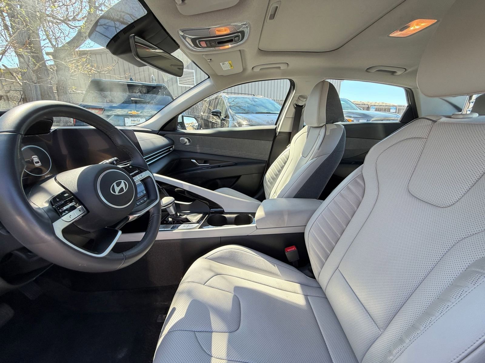 Used 2025 Hyundai Elantra Limited image 25