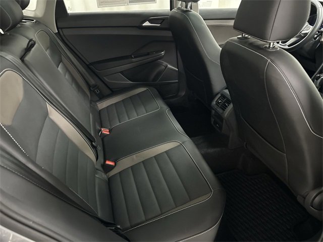 Used 2022 Volkswagen Taos SEL image 17