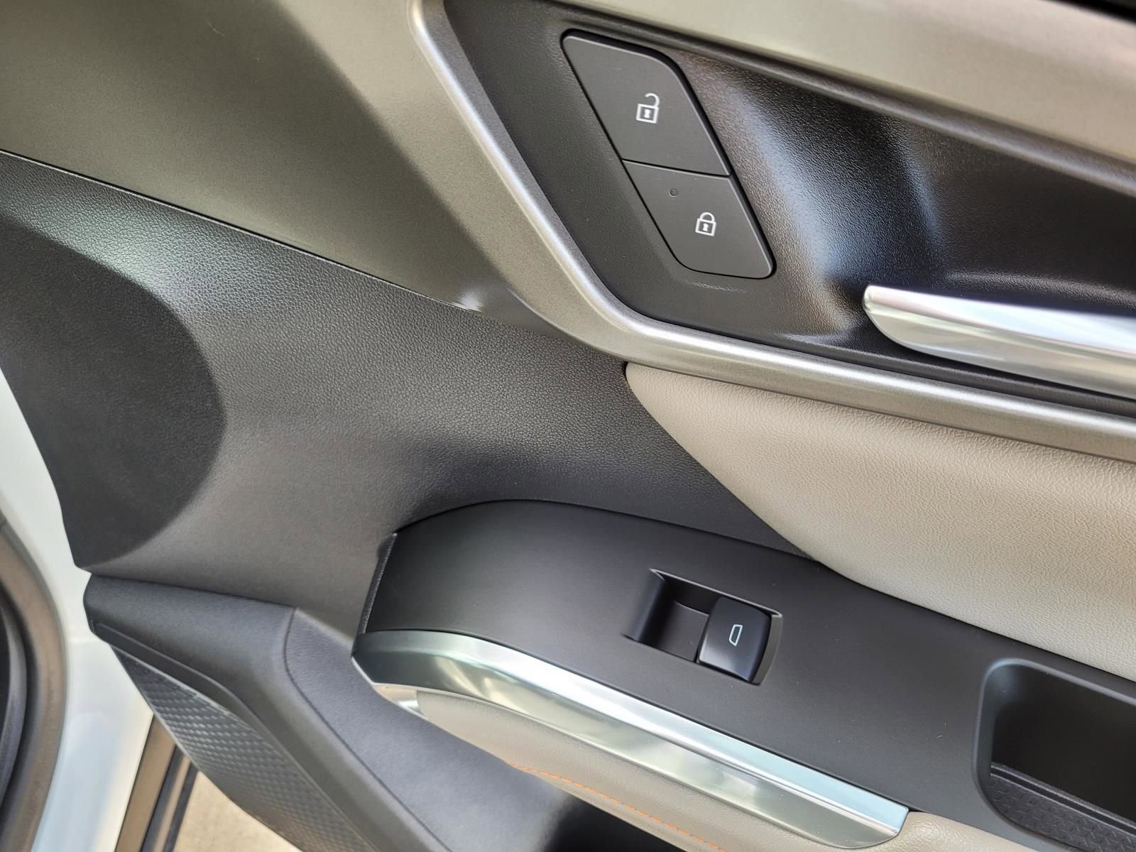 Used 2024 Chevrolet Traverse LT image 8