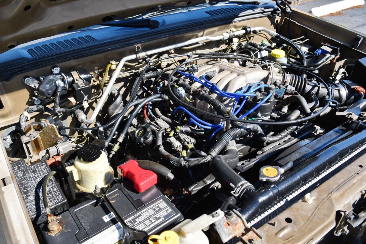 Used 2001 Nissan Frontier SE image 30