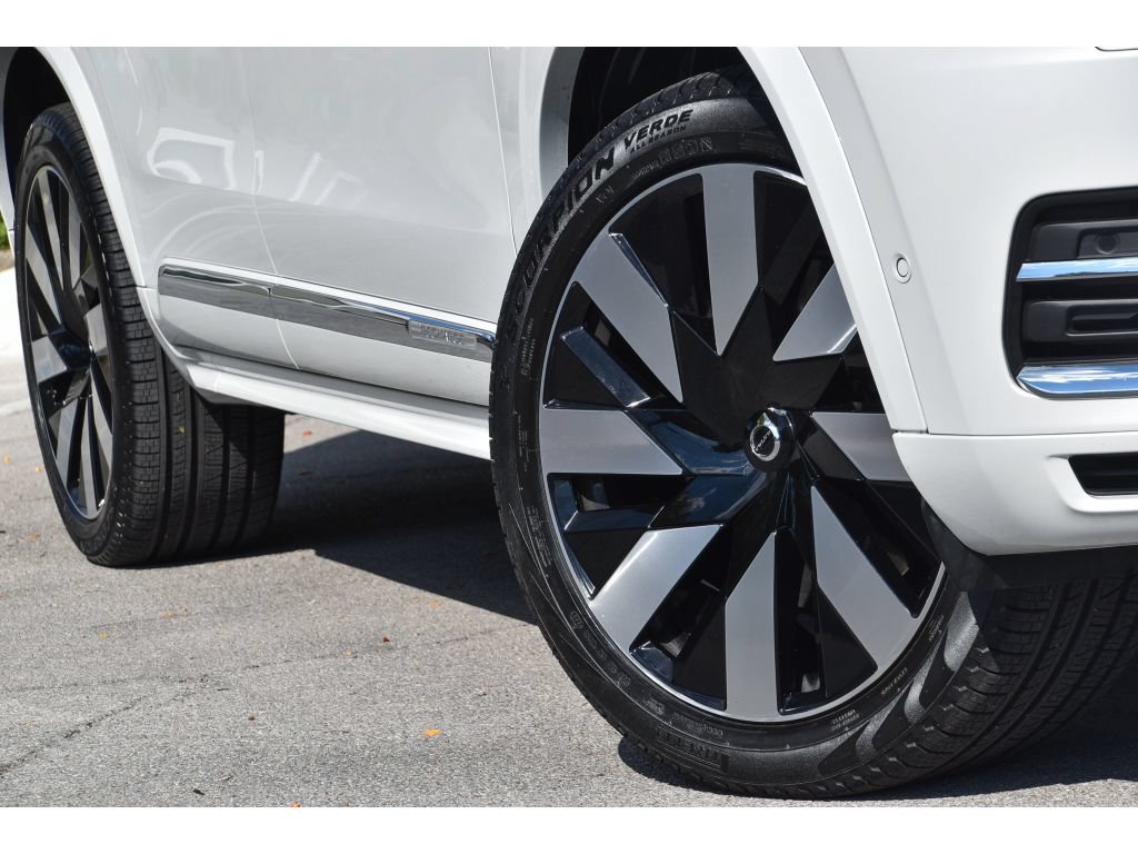 Certified 2024 Volvo XC90 T8 Plus w/ Protection Package Premier AWD/4WD image 7
