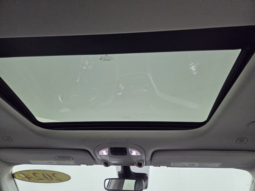 Certified 2024 Chrysler Pacifica Limited image 27