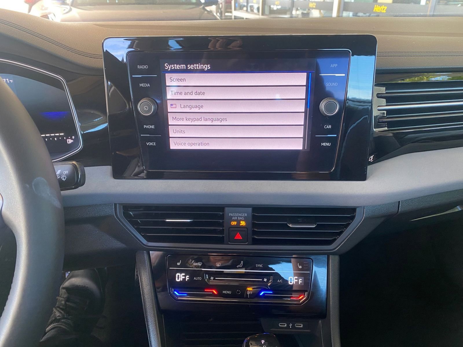 Used 2025 Volkswagen Jetta SE image 17