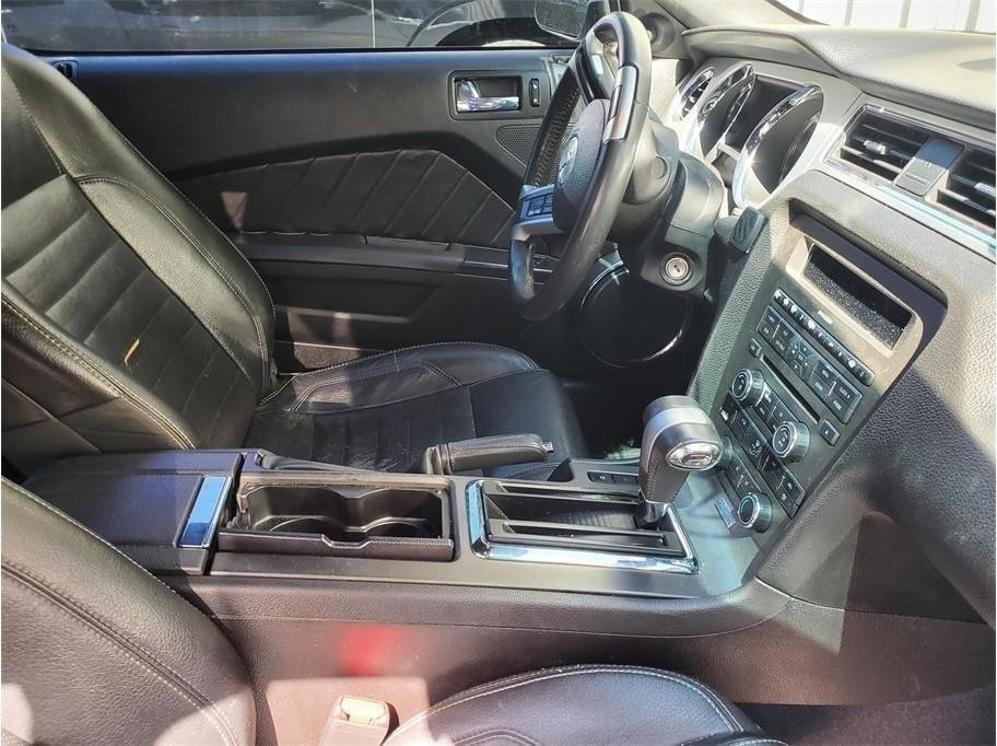 Used 2010 Ford Mustang GT Premium RWD image 24