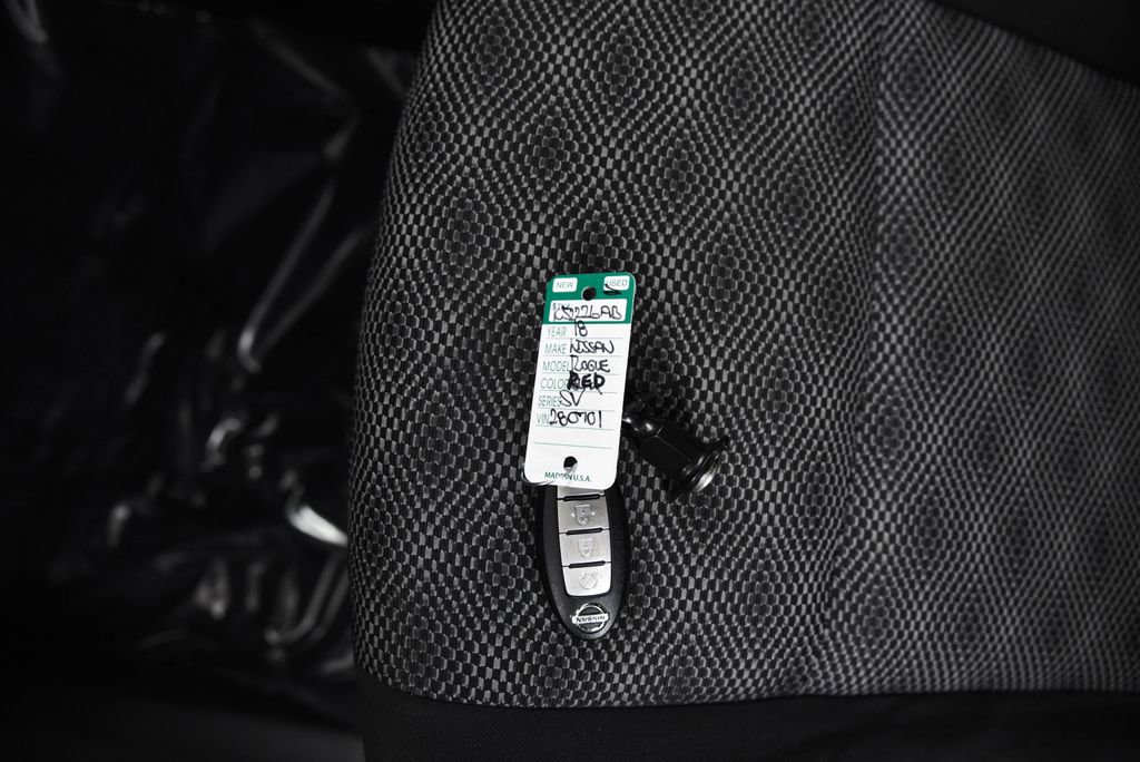 Used 2018 Nissan Rogue Sport SV w/ SV Technology Package image 24