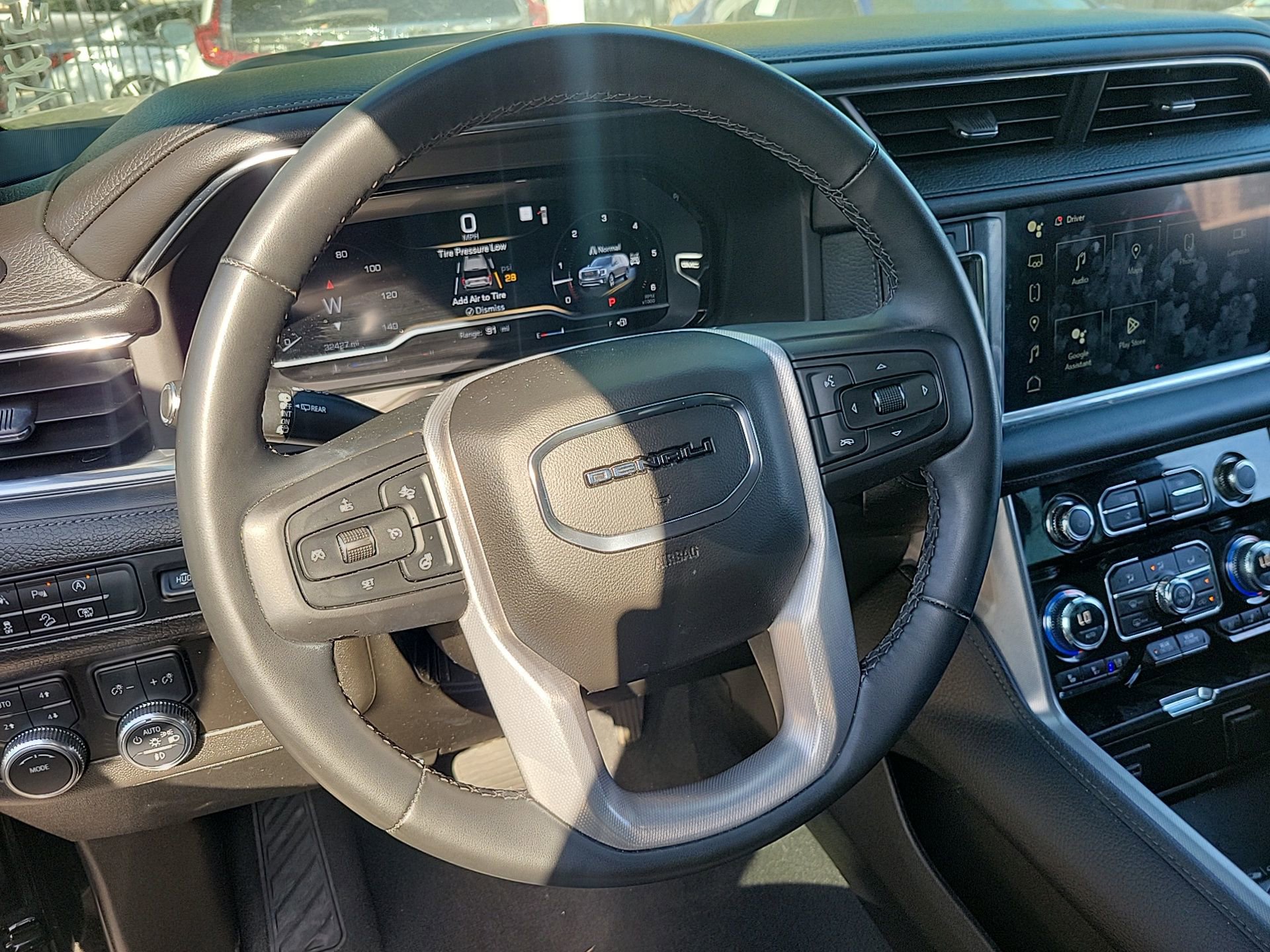 Used 2023 GMC Yukon XL Denali image 33
