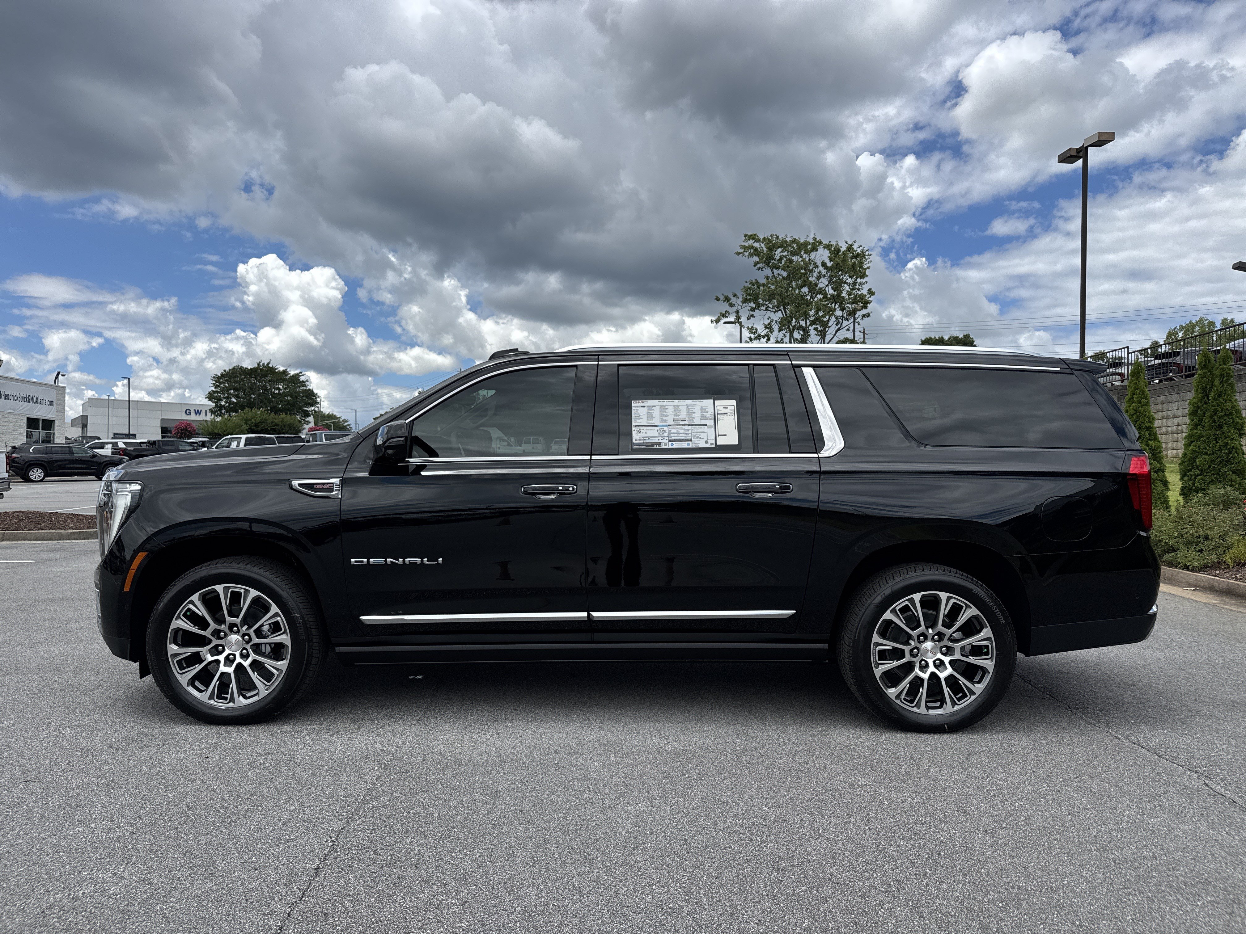 New 2026 GMC Yukon XL Denali w/ Denali Reserve Package AWD/4WD image 7