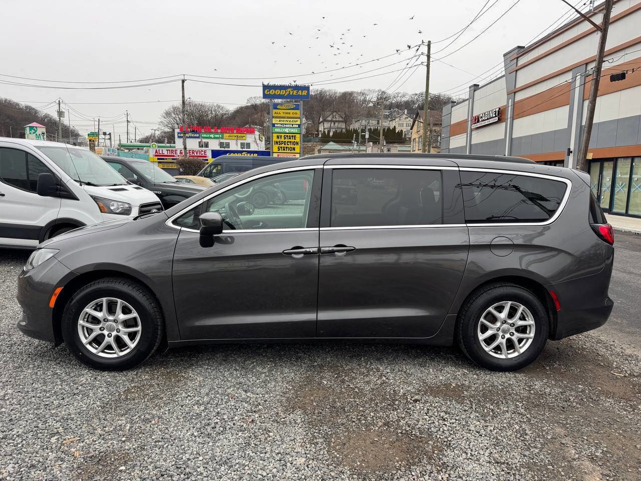Used 2020 Chrysler Voyager Lxi image 8