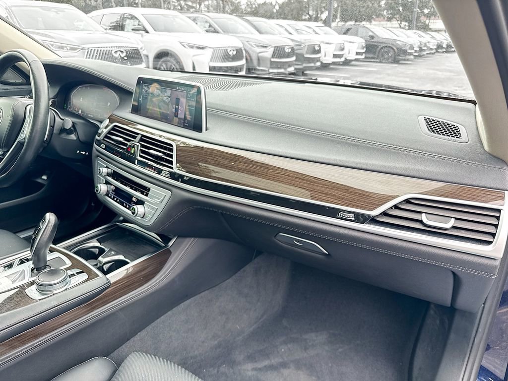 Used 2022 BMW 740i xDrive w/ Luxury Rear Seating Package image 32