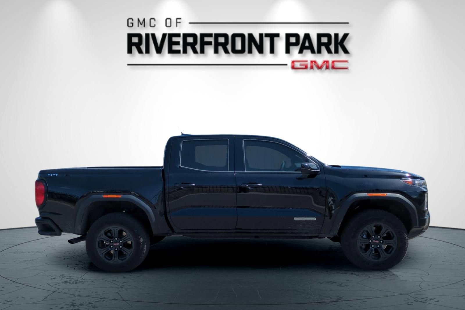 Used 2025 GMC Canyon Elevation AWD/4WD image 2