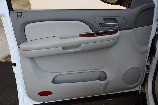 Used 2008 Chevrolet Suburban LT w/ LT Preferred Equipment Group image 13