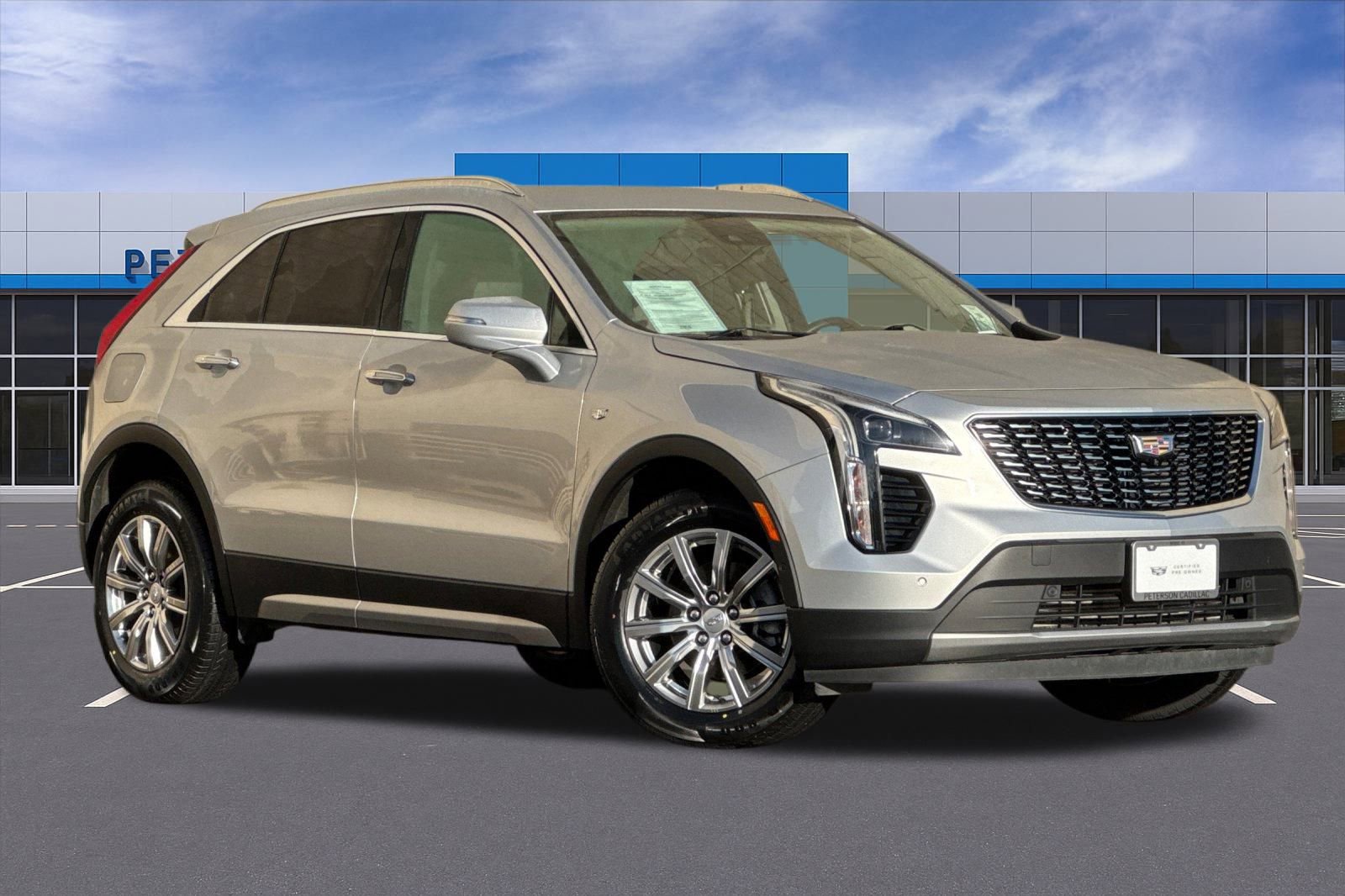 Used 2022 Cadillac XT4 Premium Luxury w/ Enhanced Visibility Package image 2