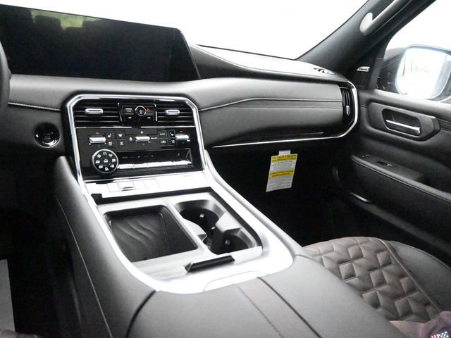 Used 2025 Nissan Armada Platinum w/ Convenience Package image 28