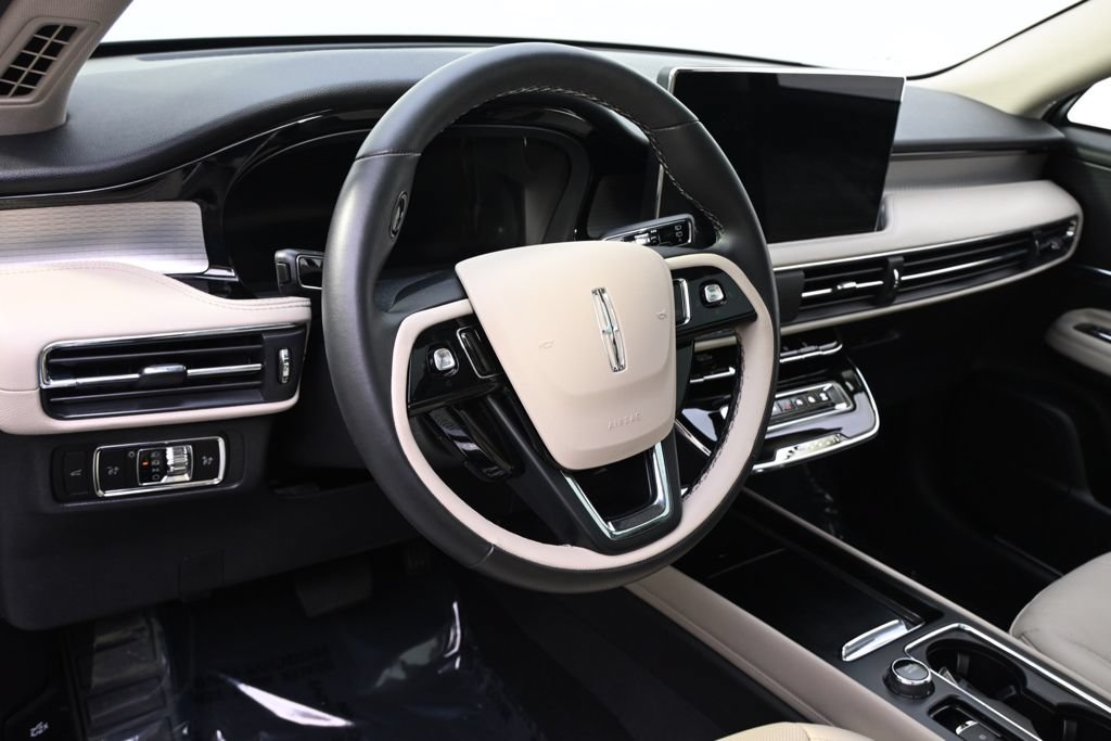 Used 2026 Lincoln Corsair Premiere AWD/4WD image 11