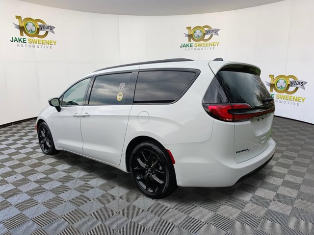 Used 2025 Chrysler Pacifica Limited FWD image 7