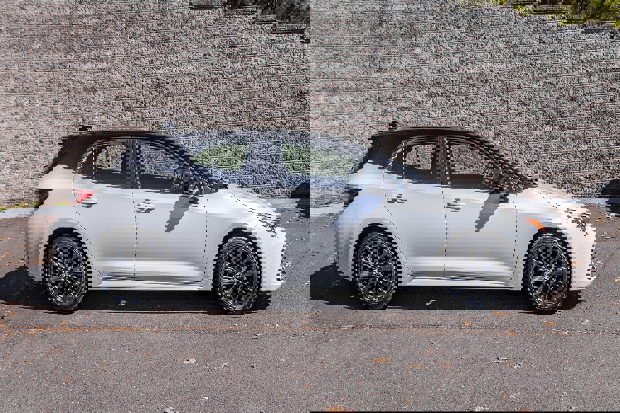 Used 2025 Toyota Corolla XSE image 4