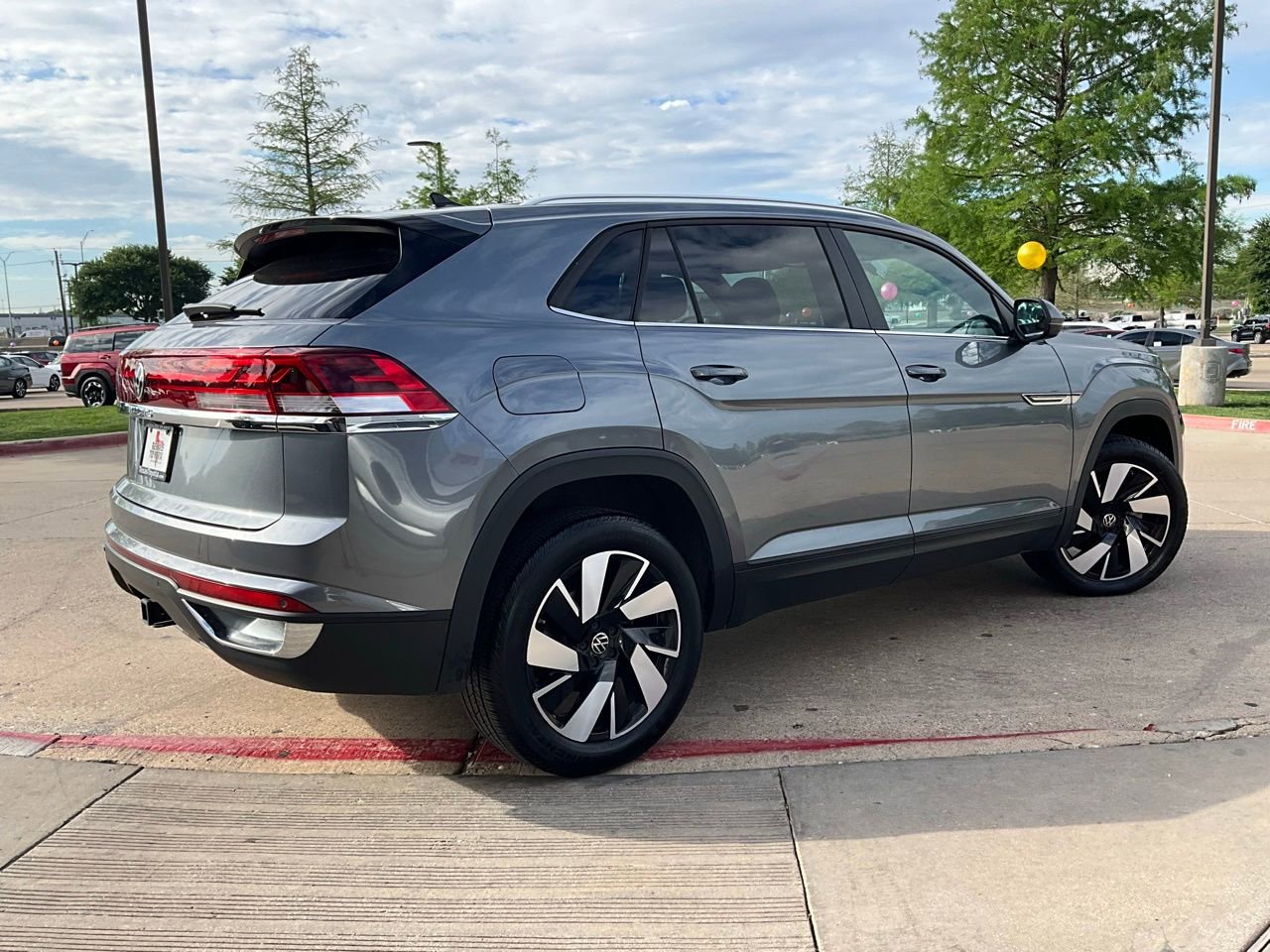 Used 2025 Volkswagen Atlas Cross Sport SE FWD image 6