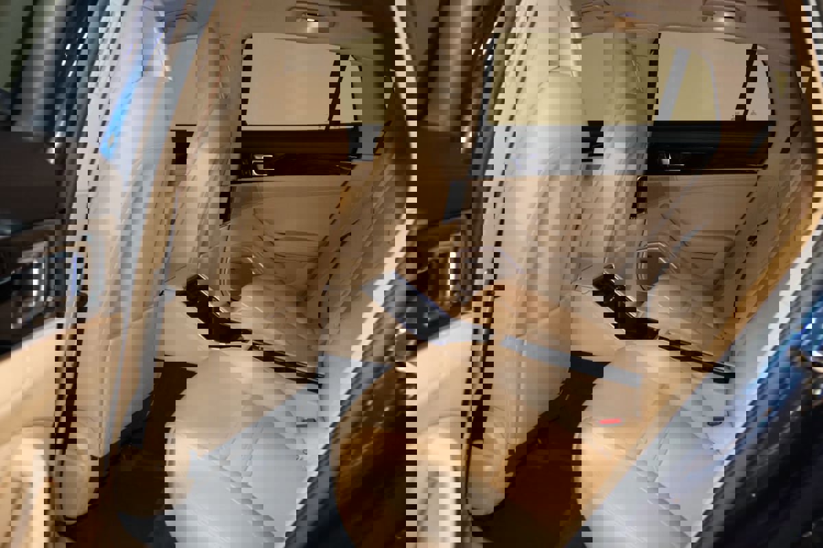 Used 2018 Porsche Panamera 4 image 70