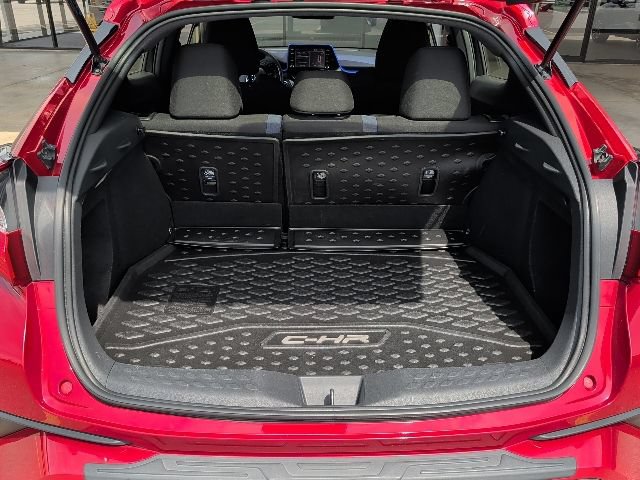 Used 2021 Toyota C-HR XLE FWD image 6