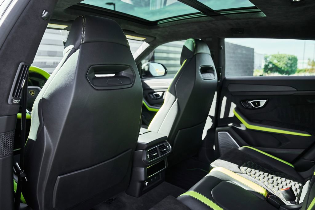 Used 2022 Lamborghini Urus AWD/4WD image 39