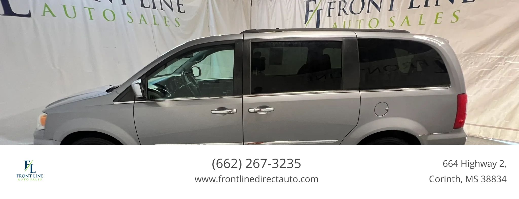 Used 2013 Chrysler Town & Country Touring-L w/ Driver Convenience Group FWD image 4
