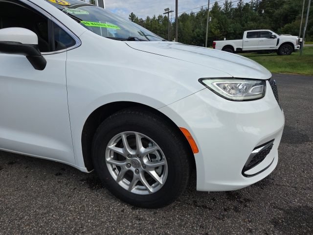 Used 2023 Chrysler Pacifica Touring-L FWD image 26