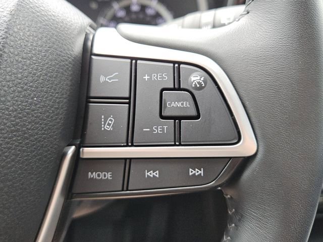 Used 2023 Toyota Highlander XLE FWD image 15