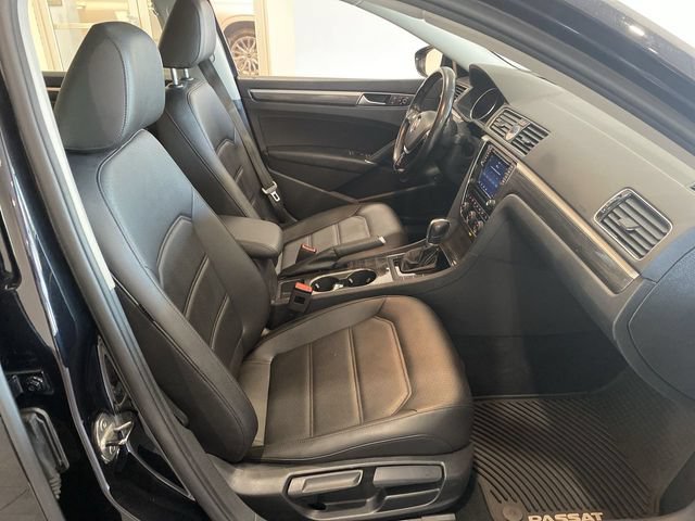 Used 2017 Volkswagen Passat 1.8T SE FWD image 29