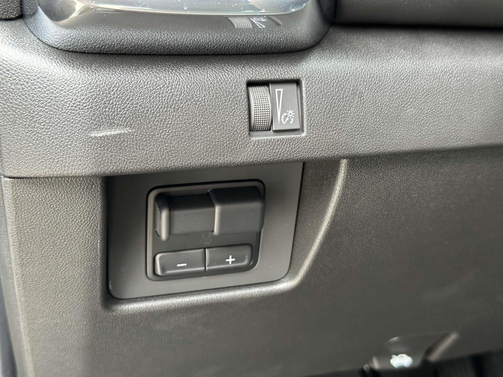 New 2025 GMC Canyon Elevation w/ Convenience Package image 18