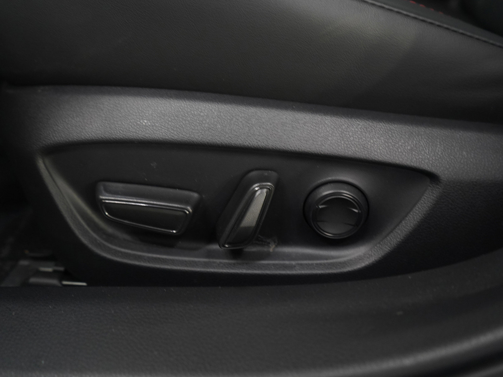 Used 2026 Toyota Prius Plug-In Hybrid image 24