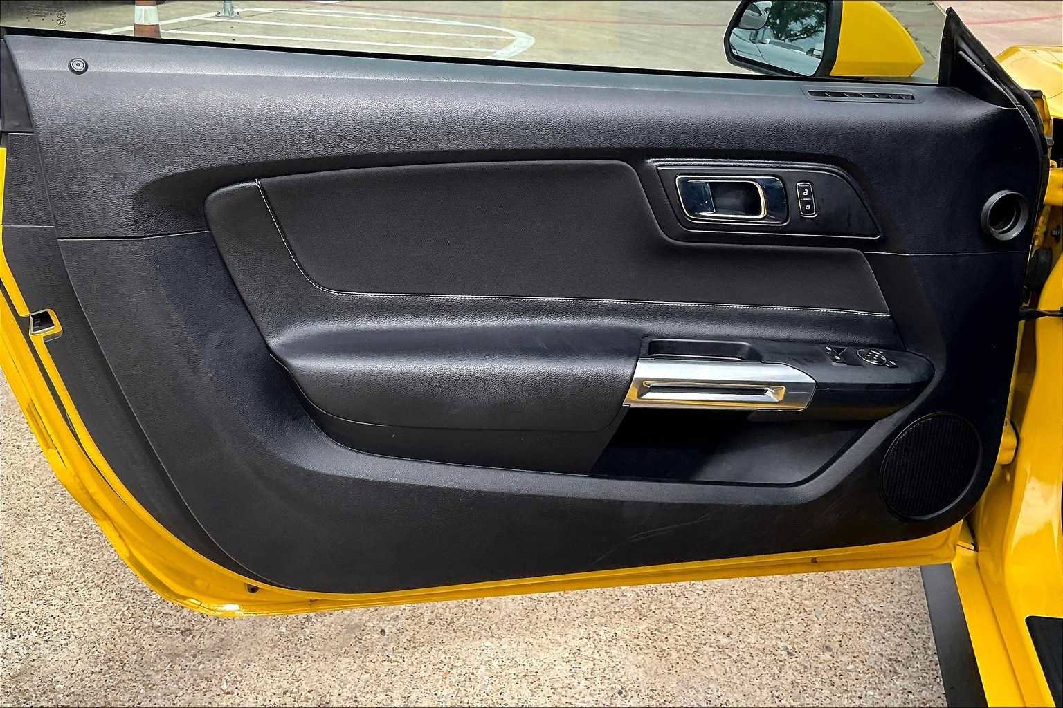 Used 2015 Ford Mustang V6 w/ Equipment Group 051A image 24