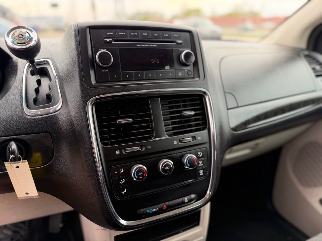 Used 2016 Dodge Grand Caravan American Value Package FWD image 21