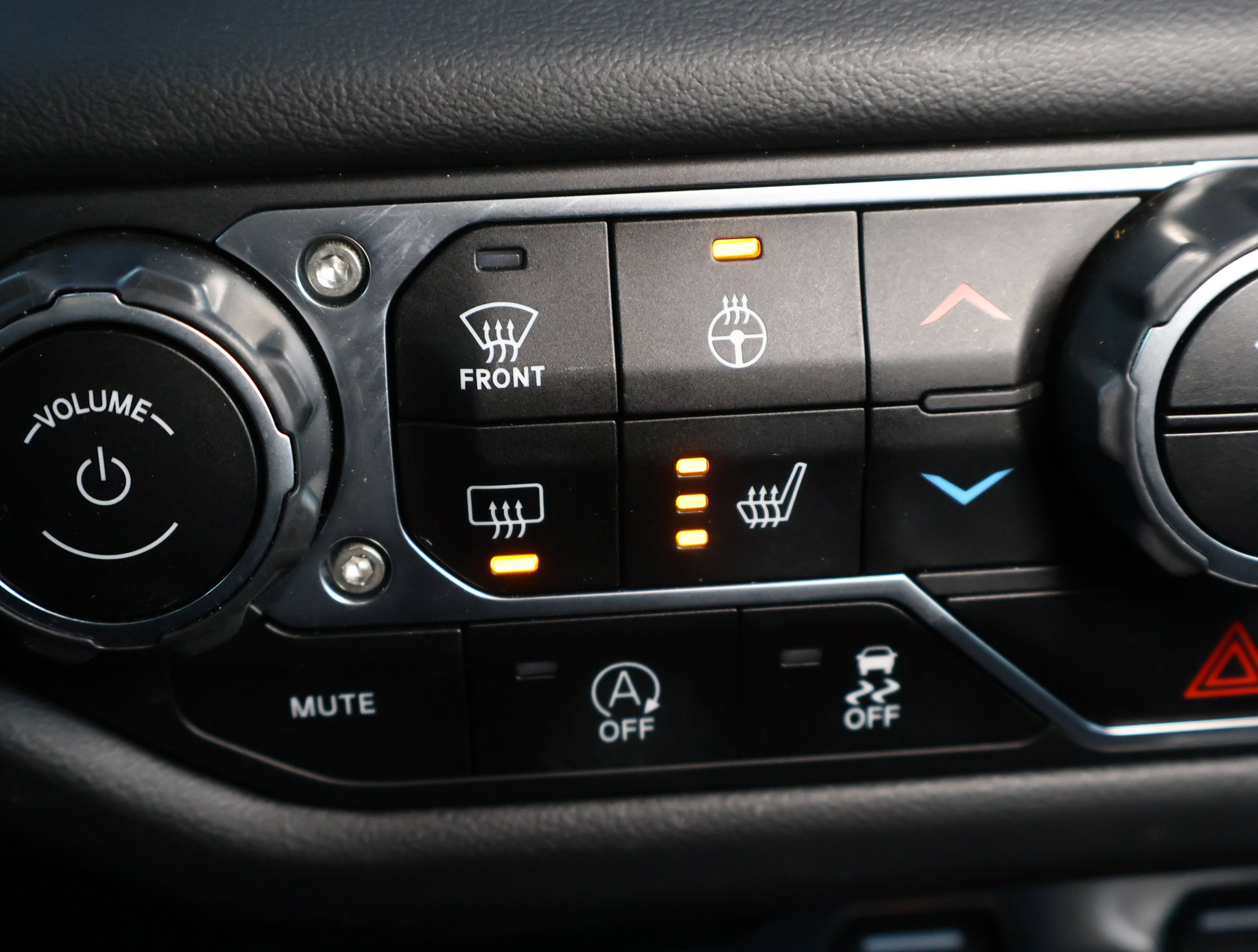 Used 2024 Jeep Wrangler Sahara image 18