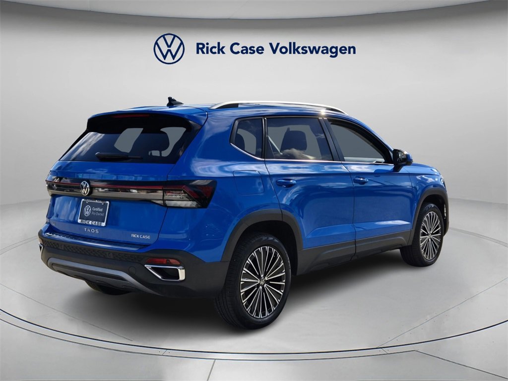 Certified 2025 Volkswagen Taos SE w/ Panoramic Sunroof Package image 6