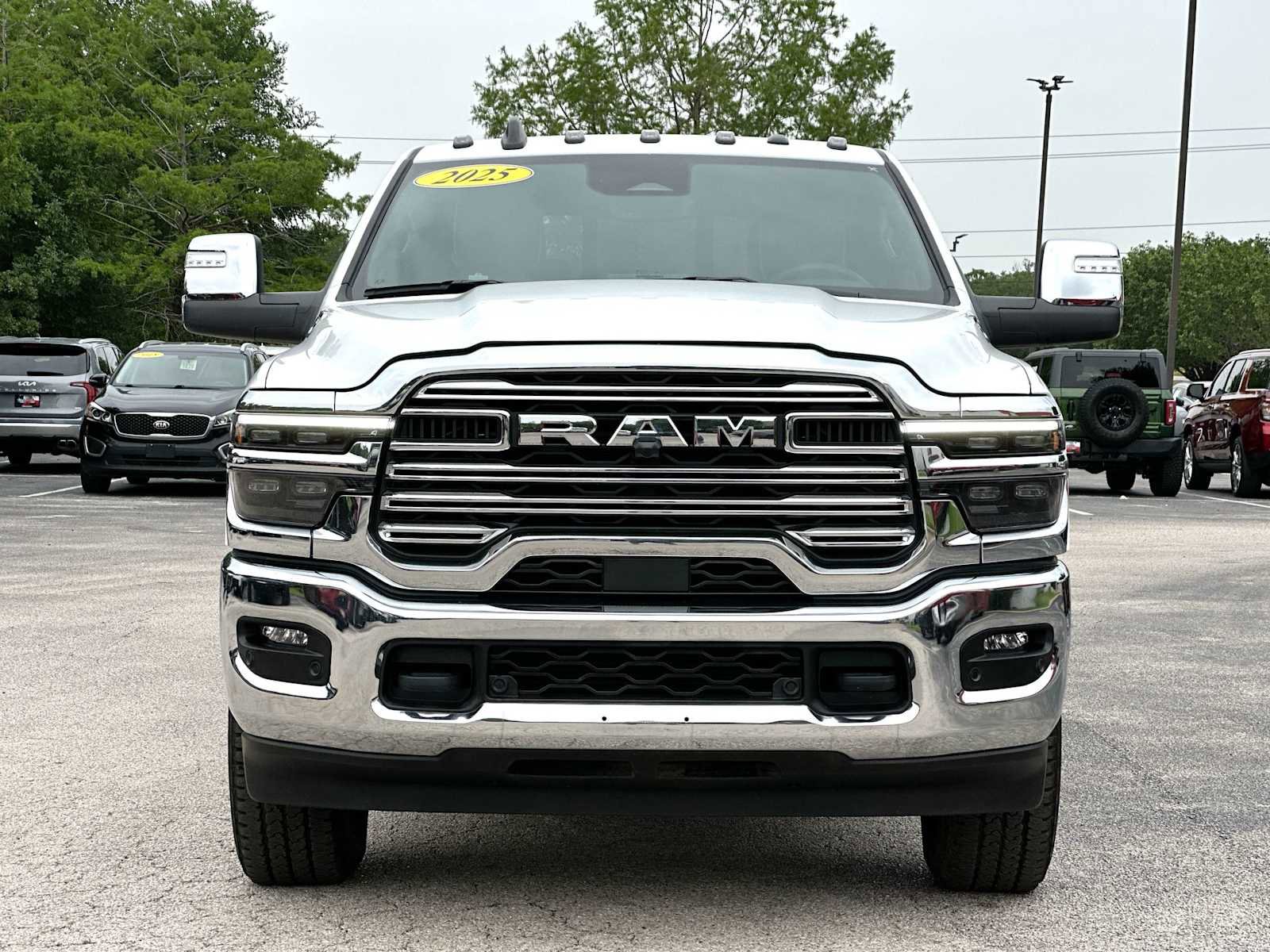 Used 2025 RAM 3500 Laramie AWD/4WD image 10