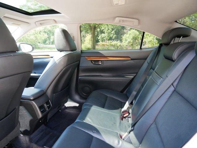 Used 2013 Lexus ES 300h w/ Luxury Pkg FWD image 9
